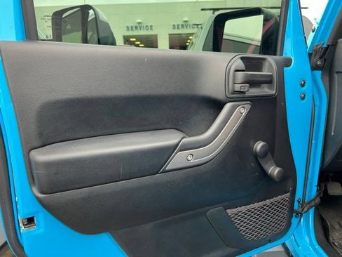 Used 2018 Jeep Wrangler Sport w/ Connectivity Group AWD/4WD image 10