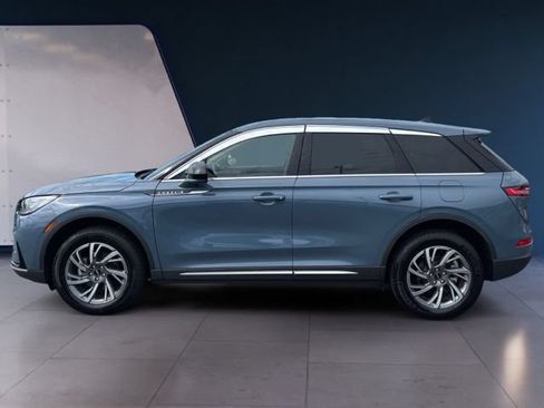 Used 2025 Lincoln Corsair AWD image 2