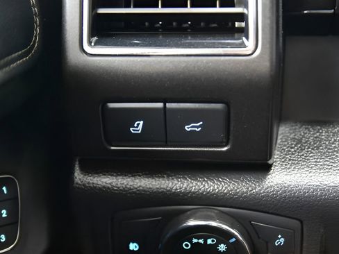 Used 2021 Ford Expedition Limited image 24