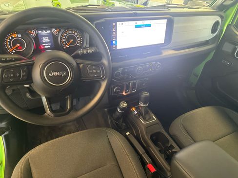 Used 2025 Jeep Wrangler Sport AWD/4WD image 12