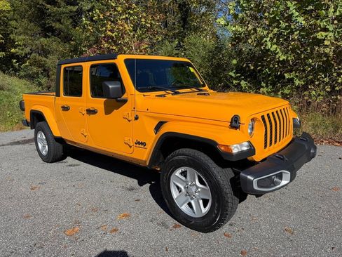 Used 2021 Jeep Gladiator Sport image 4