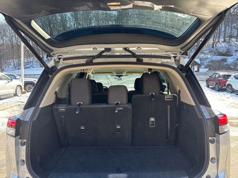 Used 2025 Nissan Pathfinder SV image 33
