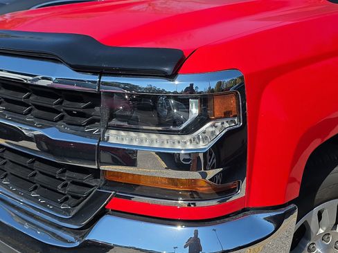 Used 2018 Chevrolet Silverado 1500 LT w/ Trailering Package image 9
