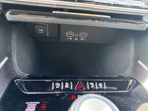 Used 2024 Jeep Wagoneer 4WD image 8