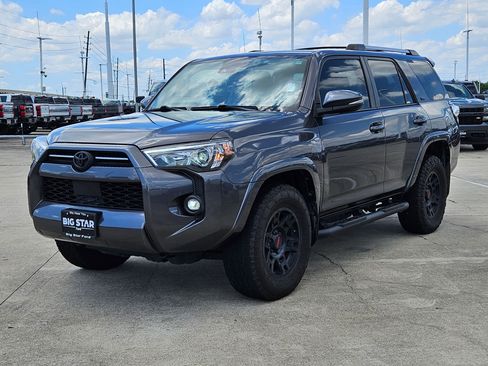 Used 2023 Toyota 4Runner SR5 Premium w/ Moonroof Package RWD image 8