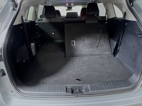 Used 2025 Toyota Highlander LE FWD image 34