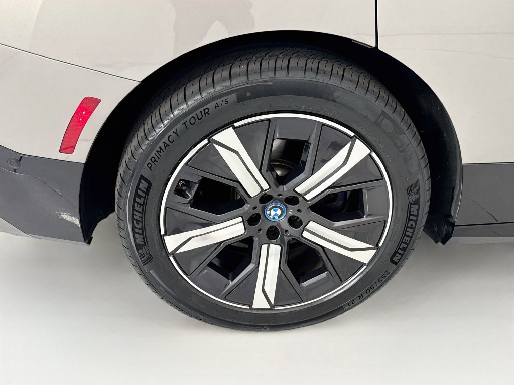 Certified 2024 BMW iX xDrive50 w/ Premium Package AWD/4WD image 31