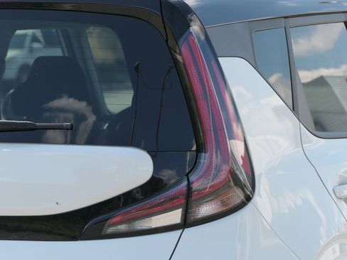 Used 2023 Kia Soul S image 3