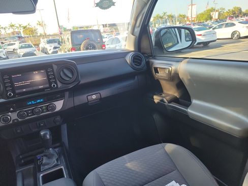 Used 2022 Toyota Tacoma SR image 17