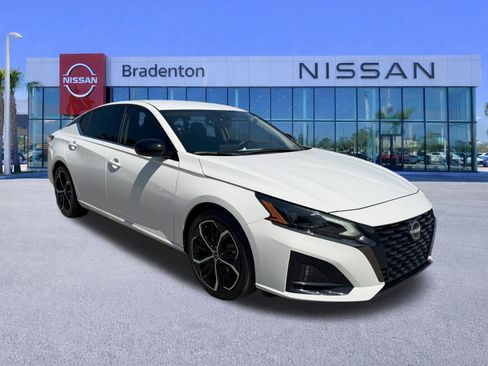 Used 2024 Nissan Altima 2.5 SR FWD image 3