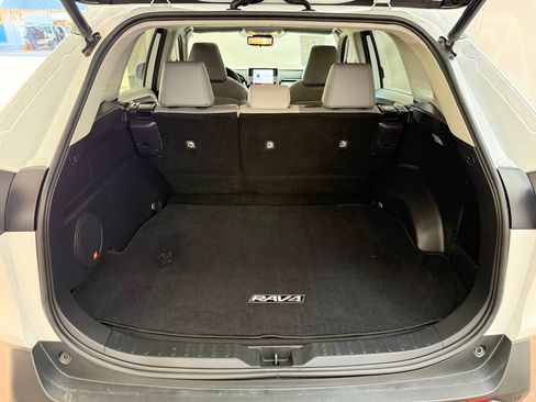 Used 2019 Toyota RAV4 XLE Premium image 20