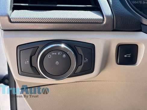 Used 2018 Ford Fusion SE w/ Fusion SE Technology Package FWD image 35