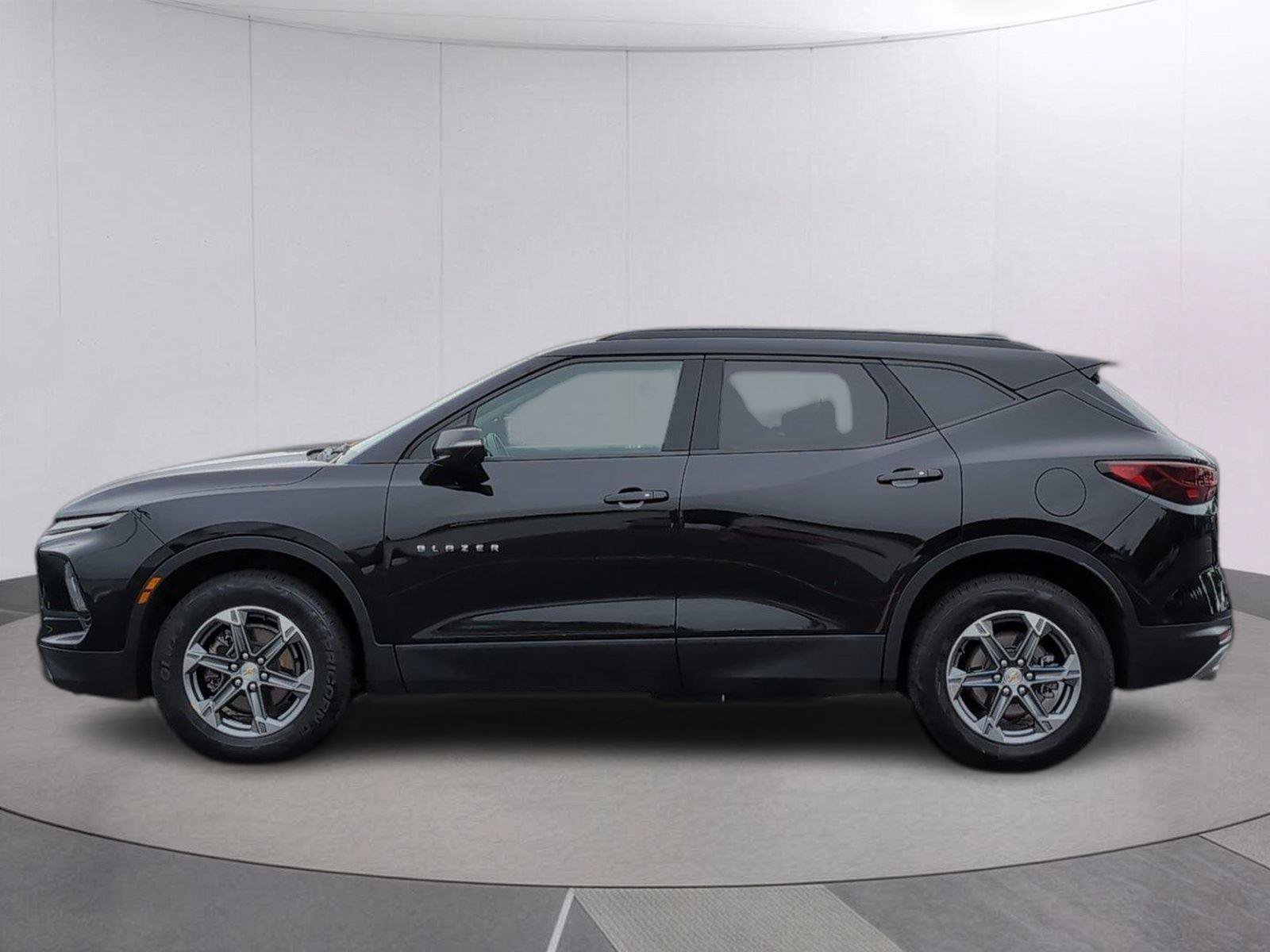 Certified 2023 Chevrolet Blazer LT AWD/4WD image 2