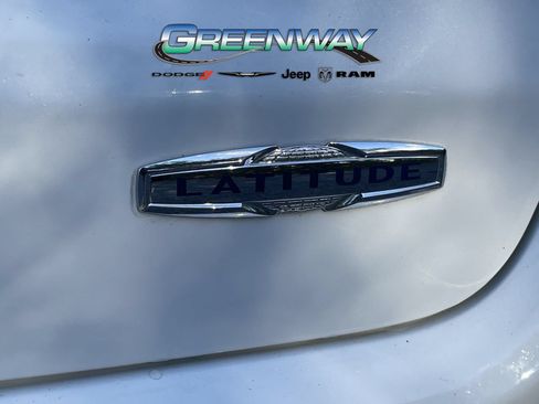 Used 2017 Jeep Compass Latitude w/ Popular Equipment Group FWD image 9