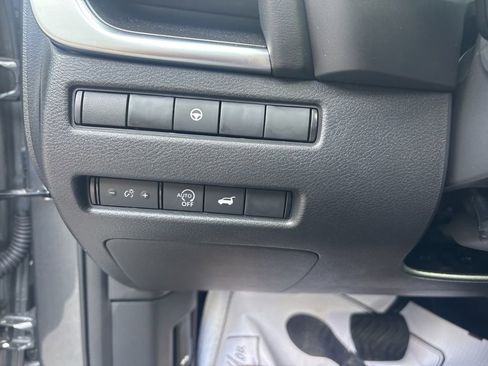 Used 2025 Nissan Rogue SV w/ SV Premium Package FWD image 21