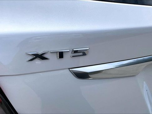 Used 2023 Cadillac XT5 Premium Luxury w/ LPO, Floor Liner Package AWD/4WD image 8