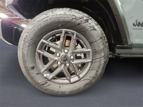 New 2025 Jeep Gladiator Sport image 14