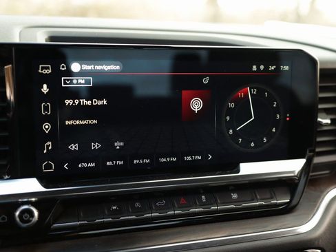 Used 2025 GMC Sierra 1500 SLT image 13