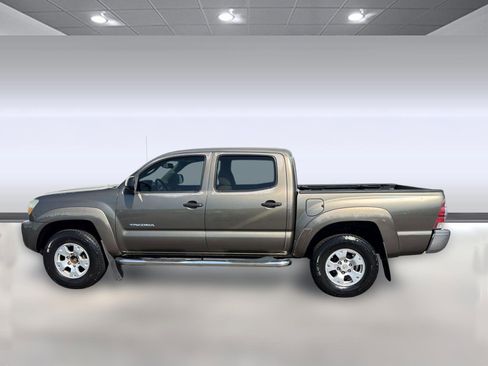 Used 2010 Toyota Tacoma PreRunner image 22
