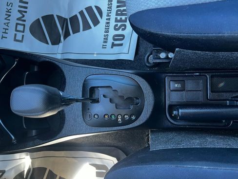 Used 2012 Toyota Yaris L FWD image 18