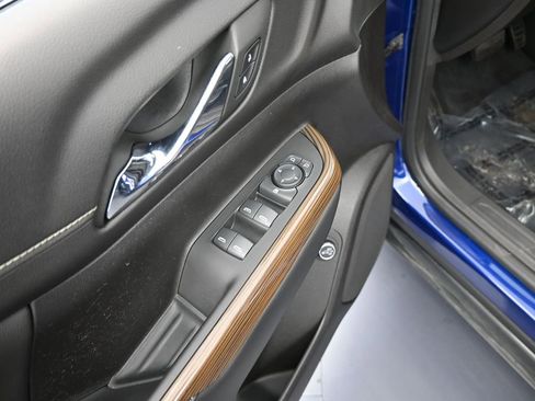 Used 2023 GMC Acadia SLE w/ Driver Convenience Package image 13