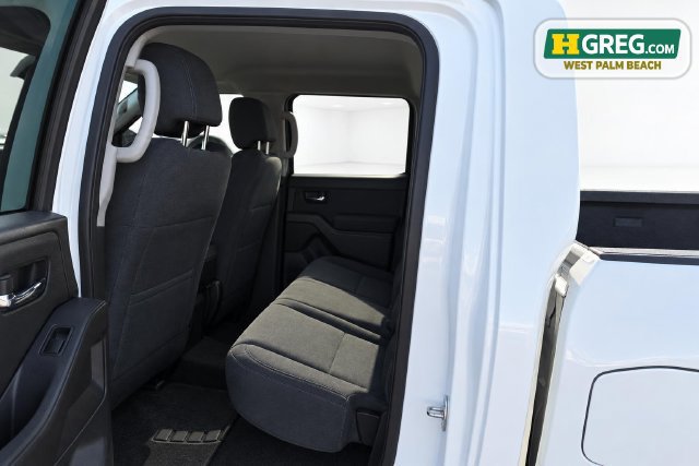 Used 2024 Nissan Frontier SV w/ Technology Package RWD image 12