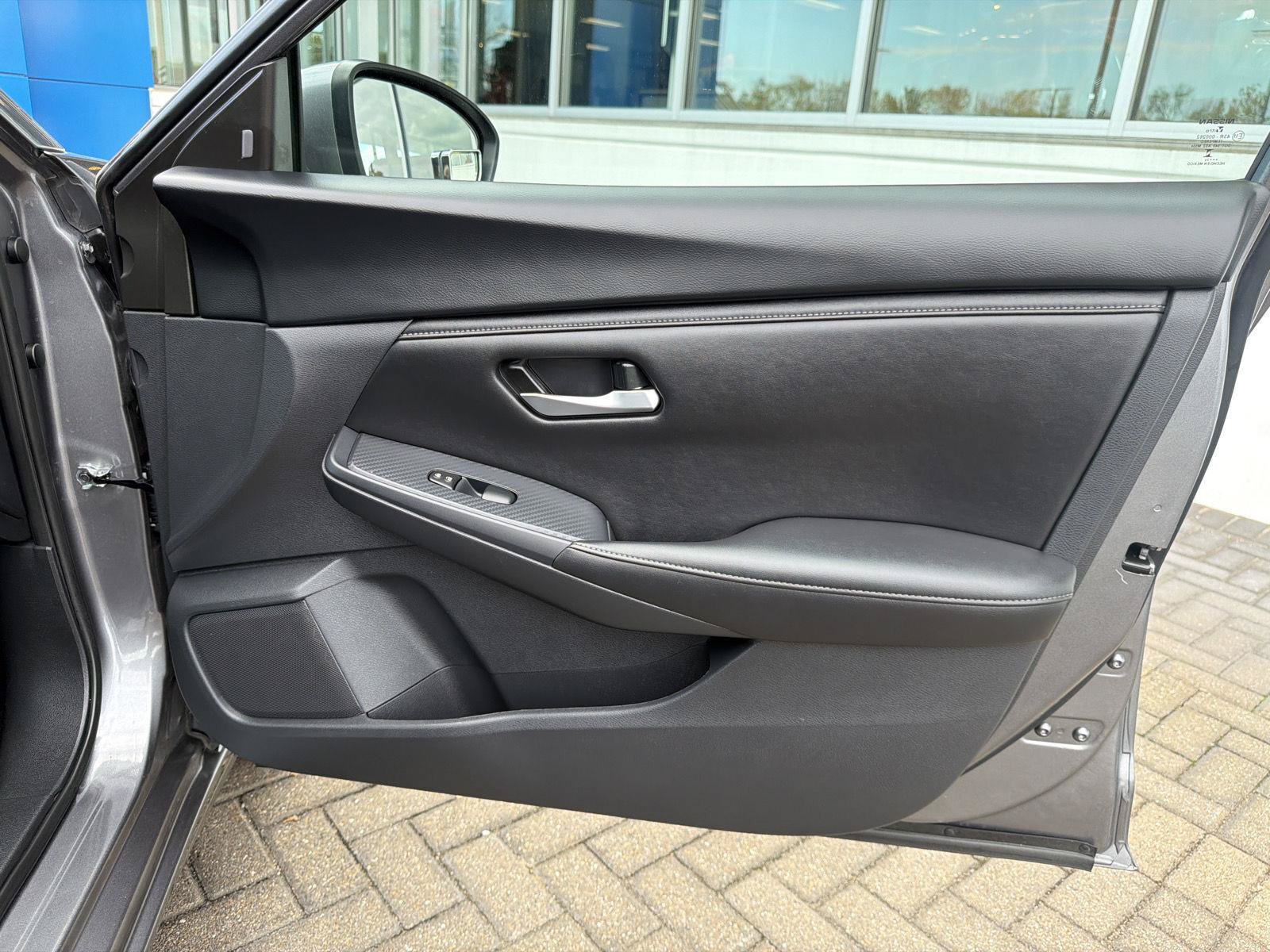 Used 2024 Nissan Sentra SV FWD image 29