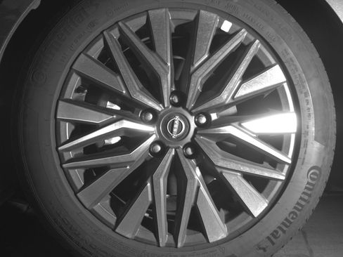 Used 2025 Nissan Altima 2.5 SV FWD image 12