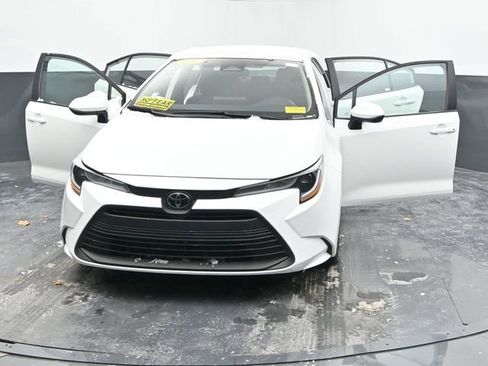 Used 2025 Toyota Corolla LE image 50