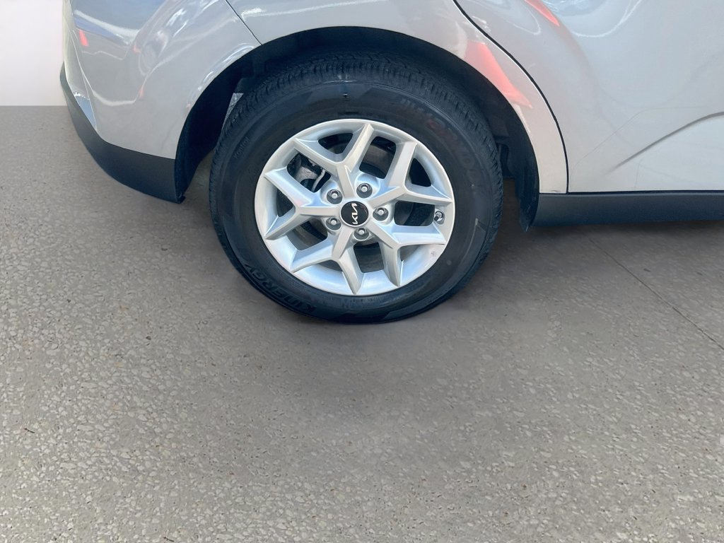 Used 2025 Kia Soul LX w/ LX Technology Package FWD image 28