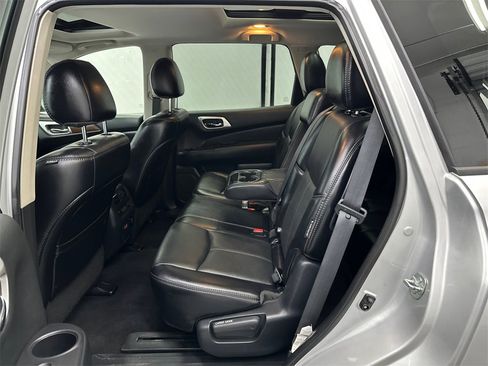 Used 2020 Nissan Pathfinder Platinum image 25