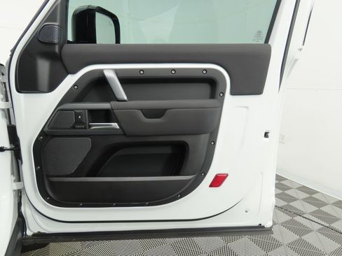 Certified 2023 Land Rover Defender 90 X-Dynamic SE image 24