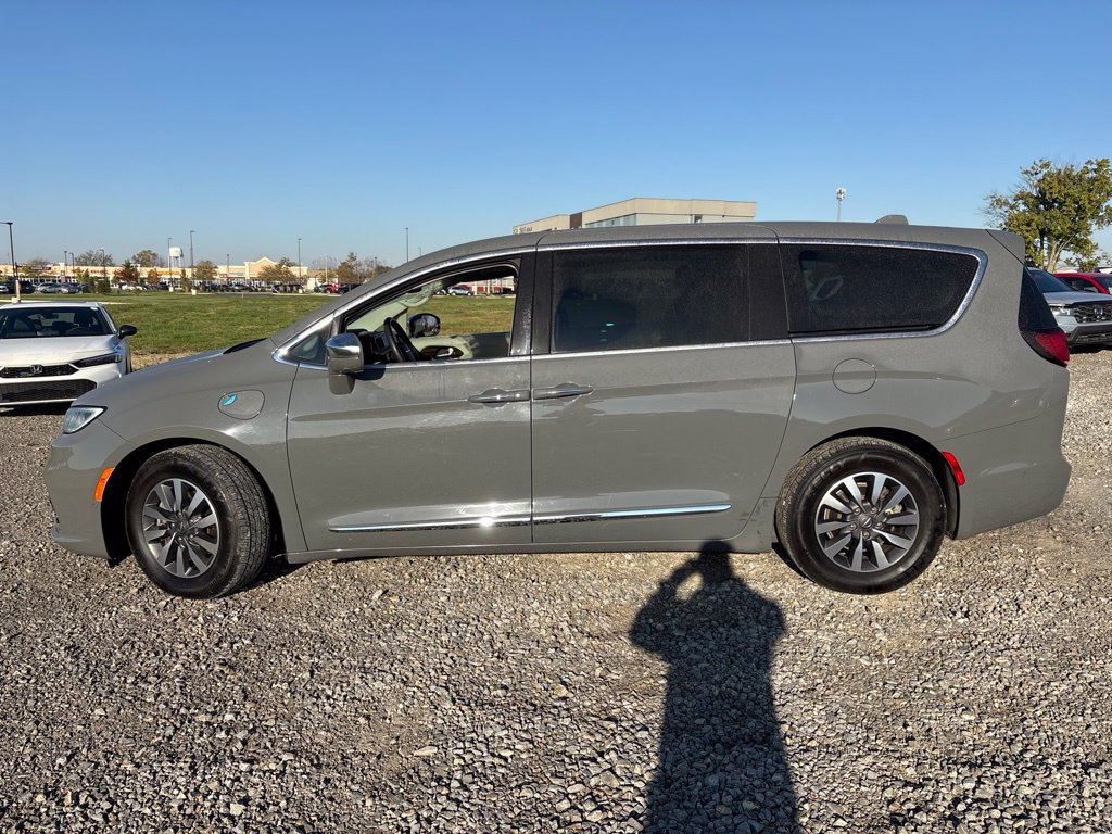 Used 2022 Chrysler Pacifica Limited FWD image 6