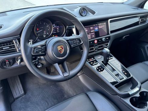 Certified 2026 Porsche Macan AWD/4WD image 4