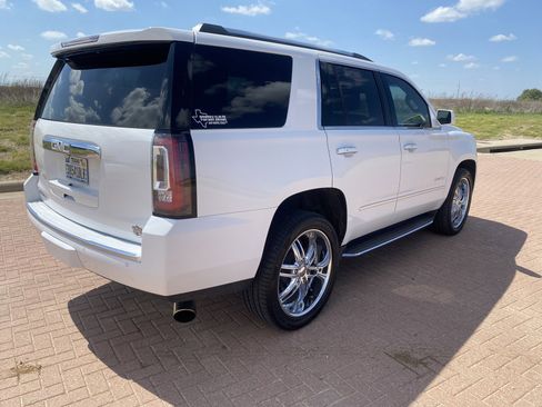 Used 2017 GMC Yukon Denali image 7
