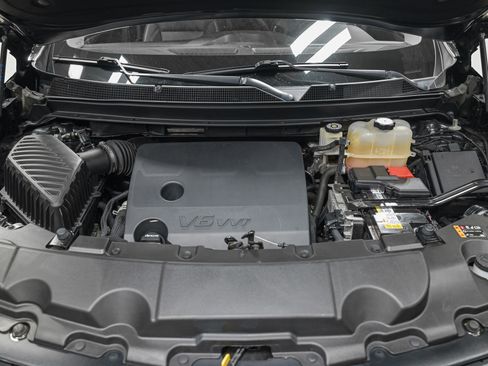 Used 2020 Chevrolet Traverse LT w/ LT Premium Package image 11