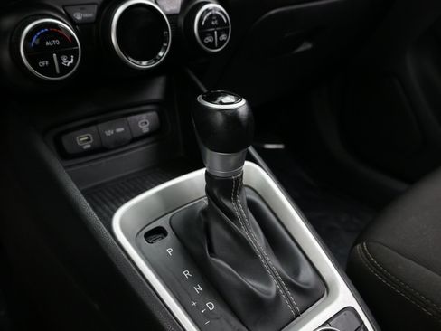 Used 2024 Hyundai Venue SEL FWD image 18