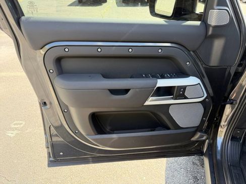 Used 2024 Land Rover Defender 130 S image 22