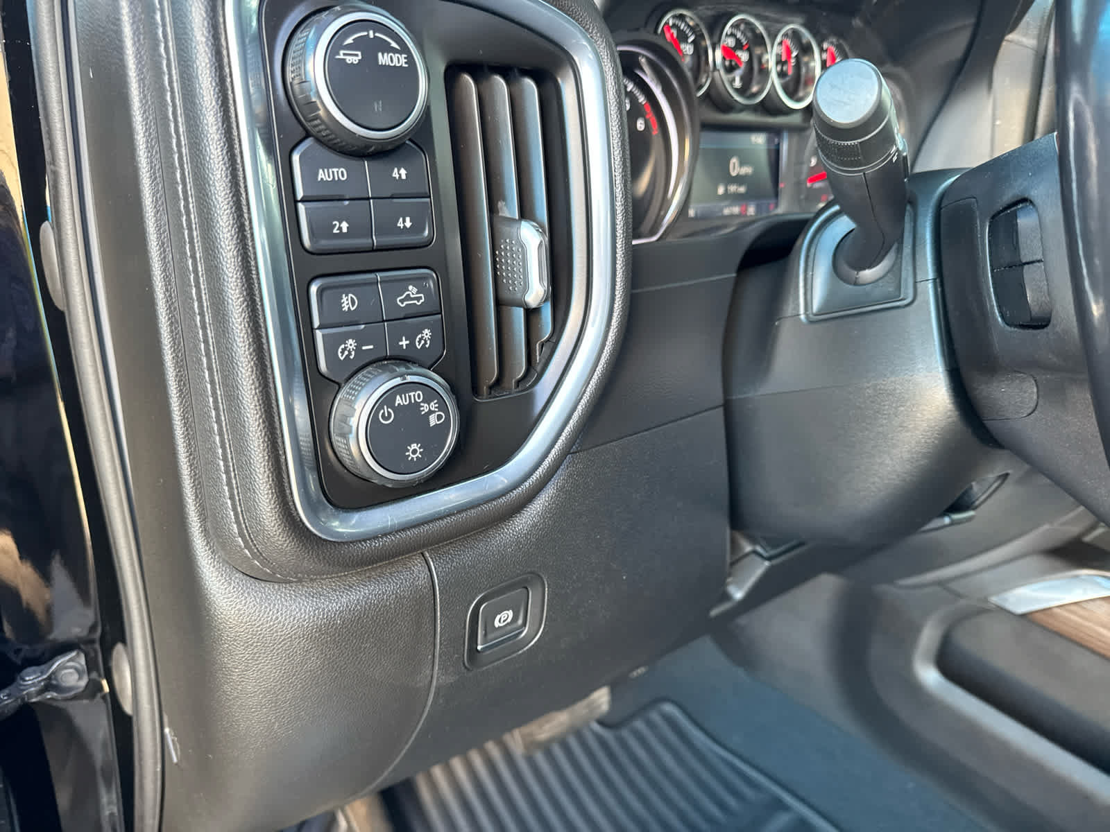 Certified 2021 Chevrolet Silverado 1500 RST w/ Z71 Off-Road Package AWD/4WD image 19