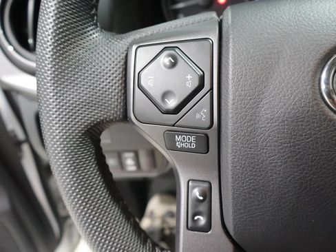 Used 2022 Toyota Tacoma TRD Off-Road w/ TRD Premium Off Road Package AWD/4WD image 34