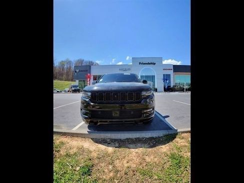 Used 2024 Jeep Wagoneer L Series II w/ Convenience Group I image 5