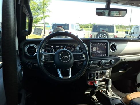 Used 2021 Jeep Gladiator Rubicon AWD/4WD image 14