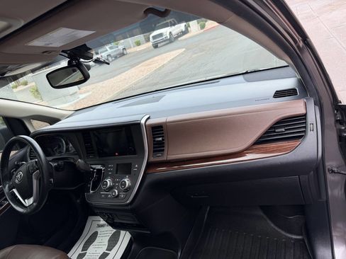Used 2015 Toyota Sienna Limited Premium image 23