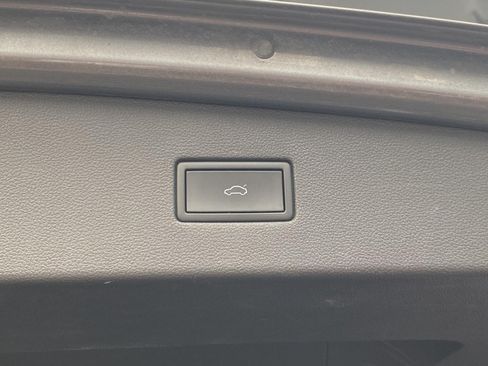 Used 2022 Volkswagen Tiguan SE AWD/4WD image 15