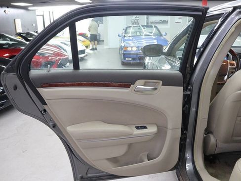 Used 2011 Chrysler 300 Limited w/ Luxury Group image 15