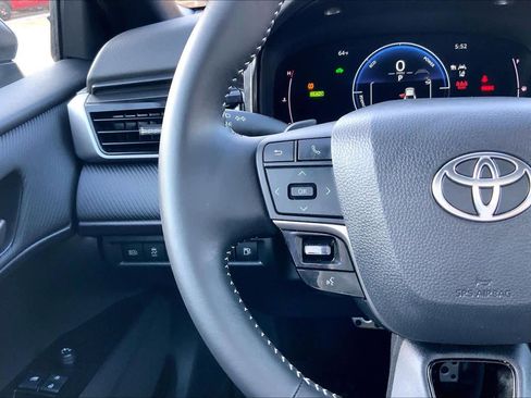 Used 2025 Toyota Camry SE w/ Multimedia Upgrade Package image 23