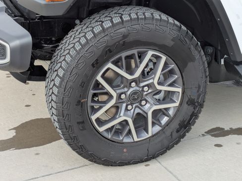 New 2026 Jeep Wrangler Unlimited Sahara AWD/4WD image 9