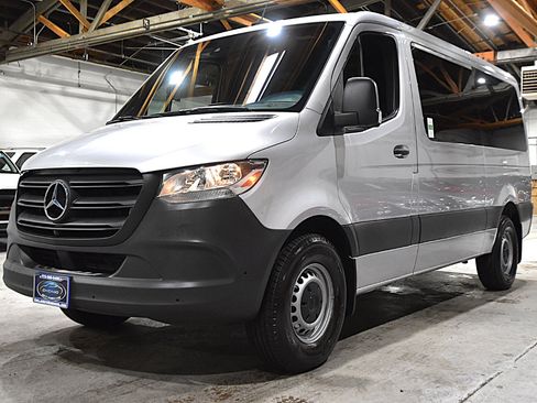 Used 2021 Mercedes-Benz Sprinter 2500 image 7