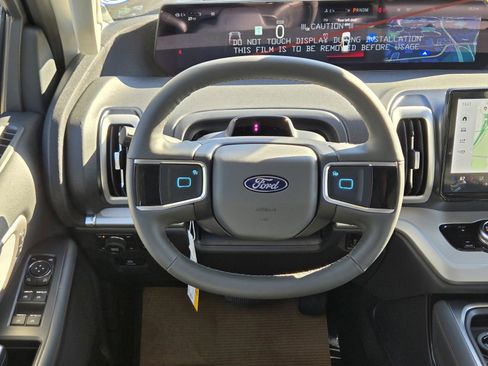 New 2025 Ford Expedition Active image 8