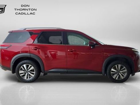 Used 2022 Nissan Pathfinder SL AWD/4WD image 6